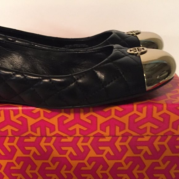 TORY BURCH BLACK KAITLIN BALLET FLATS SIZE 7 NIB - Picture 1 of 9